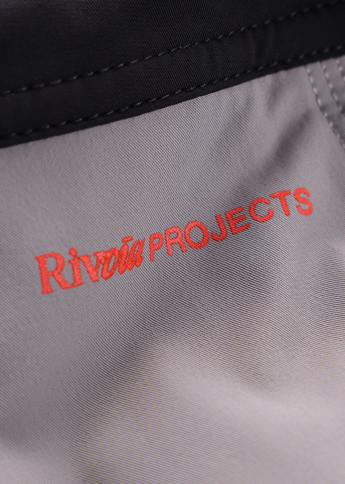 DISCLOSURE 20" TRUNK : GREY