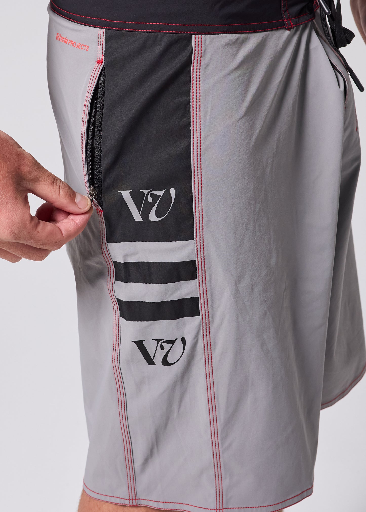 DISCLOSURE 20" TRUNK : GREY