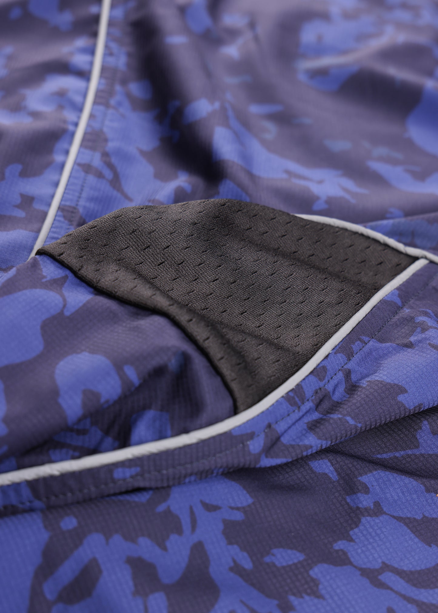 DECORATIVE SPRAY JACKET : BLUE BLACK