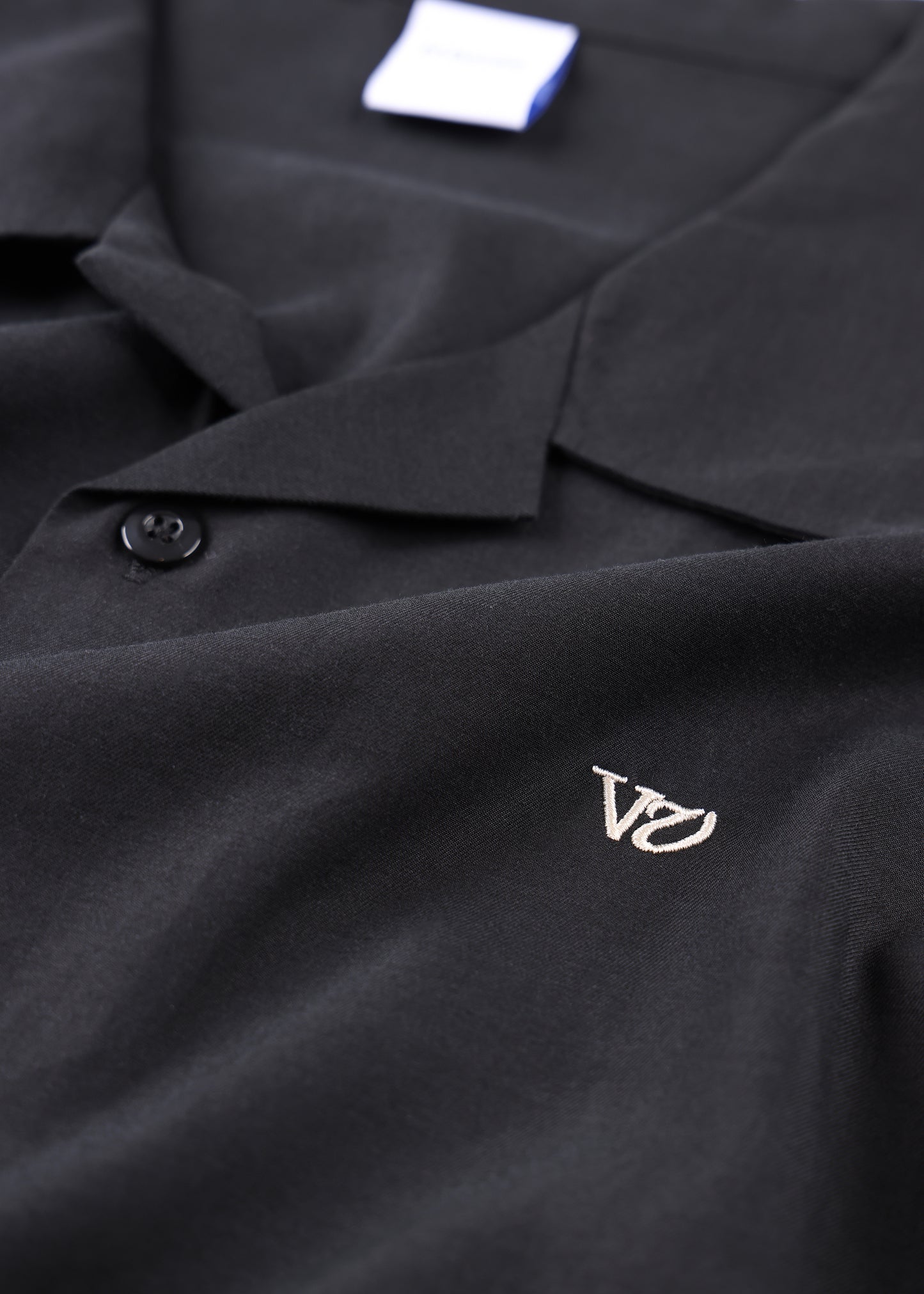 VV CONTRAST SS SHIRT : BLACK