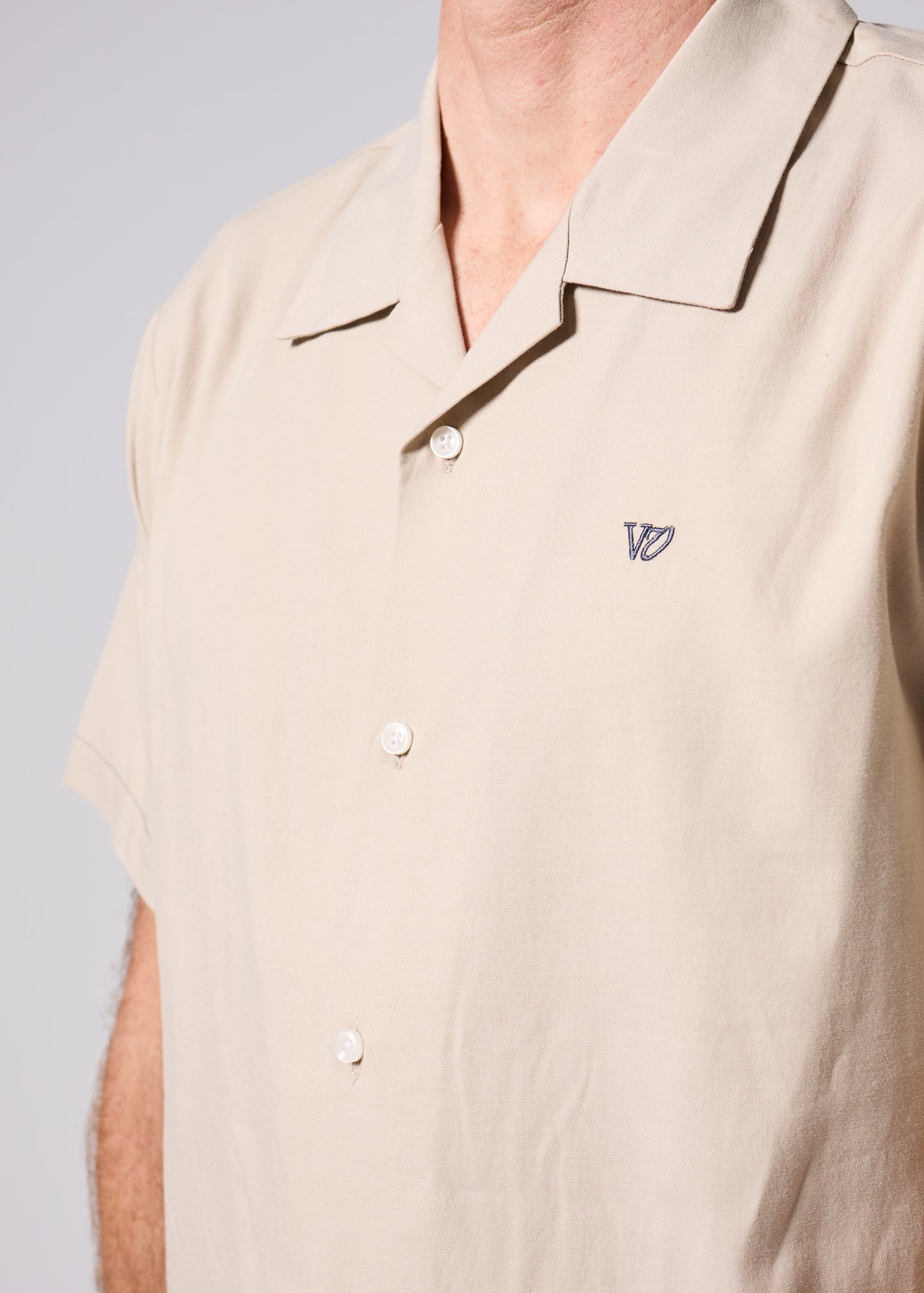 VV CONTRAST SS SHIRT : BONE