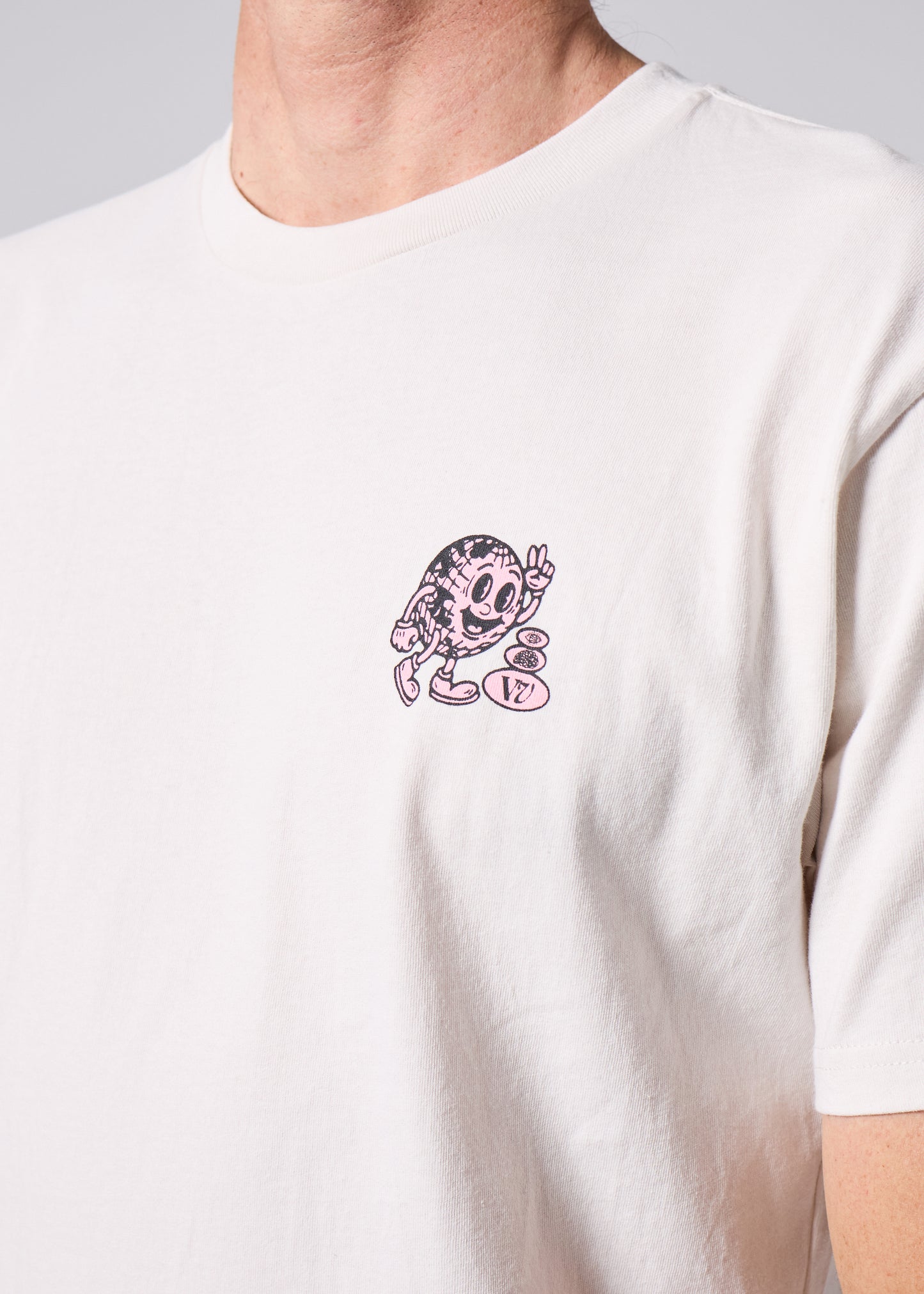 HAPPY GLOBE T-SHIRT : BONE