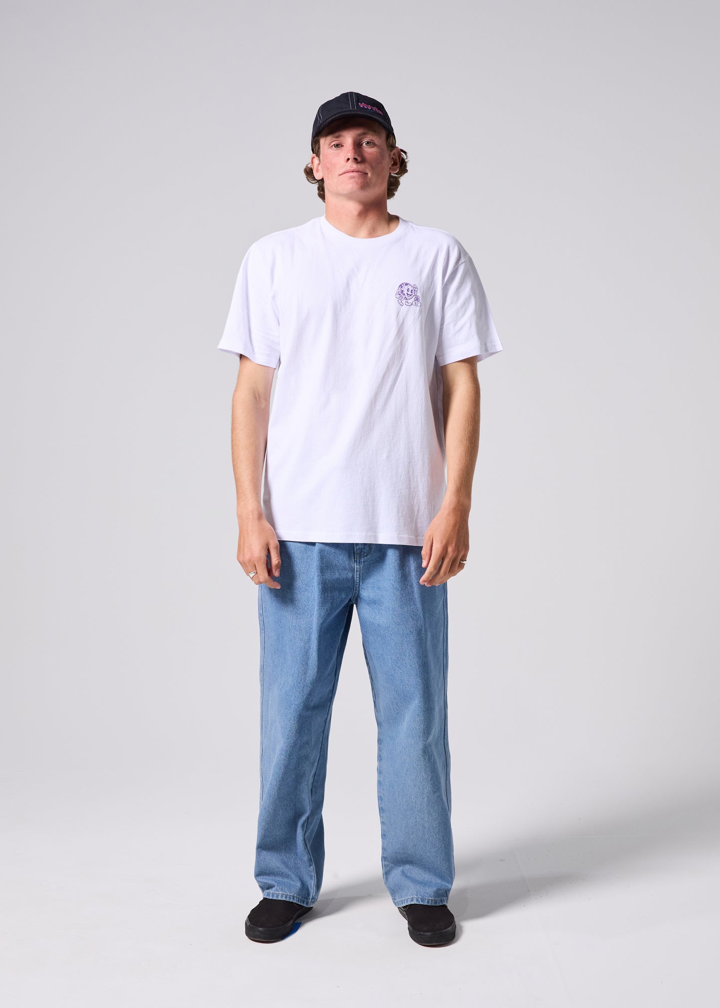 HAPPY GLOBE T-SHIRT : WHITE