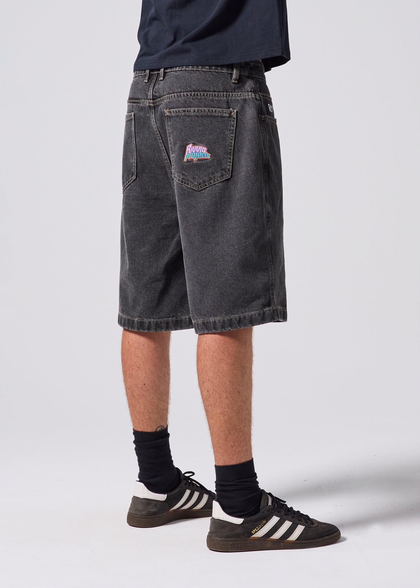 VV DENIM SHORT : WORN BLACK