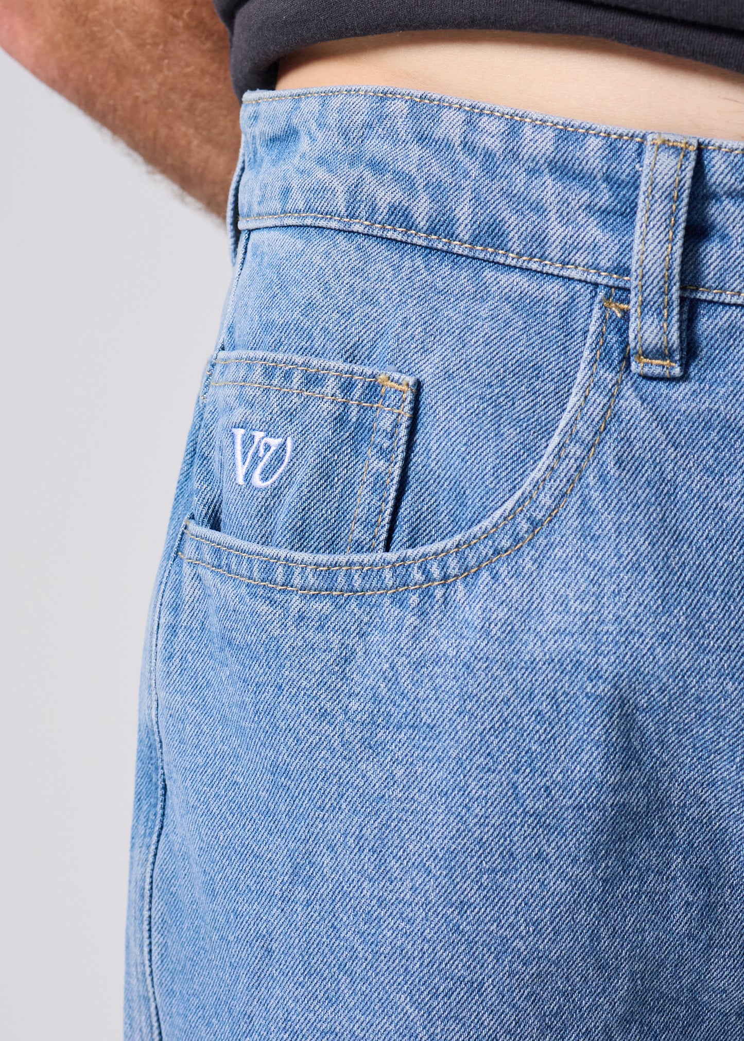 VV DENIM SHORT : WORN BLUE