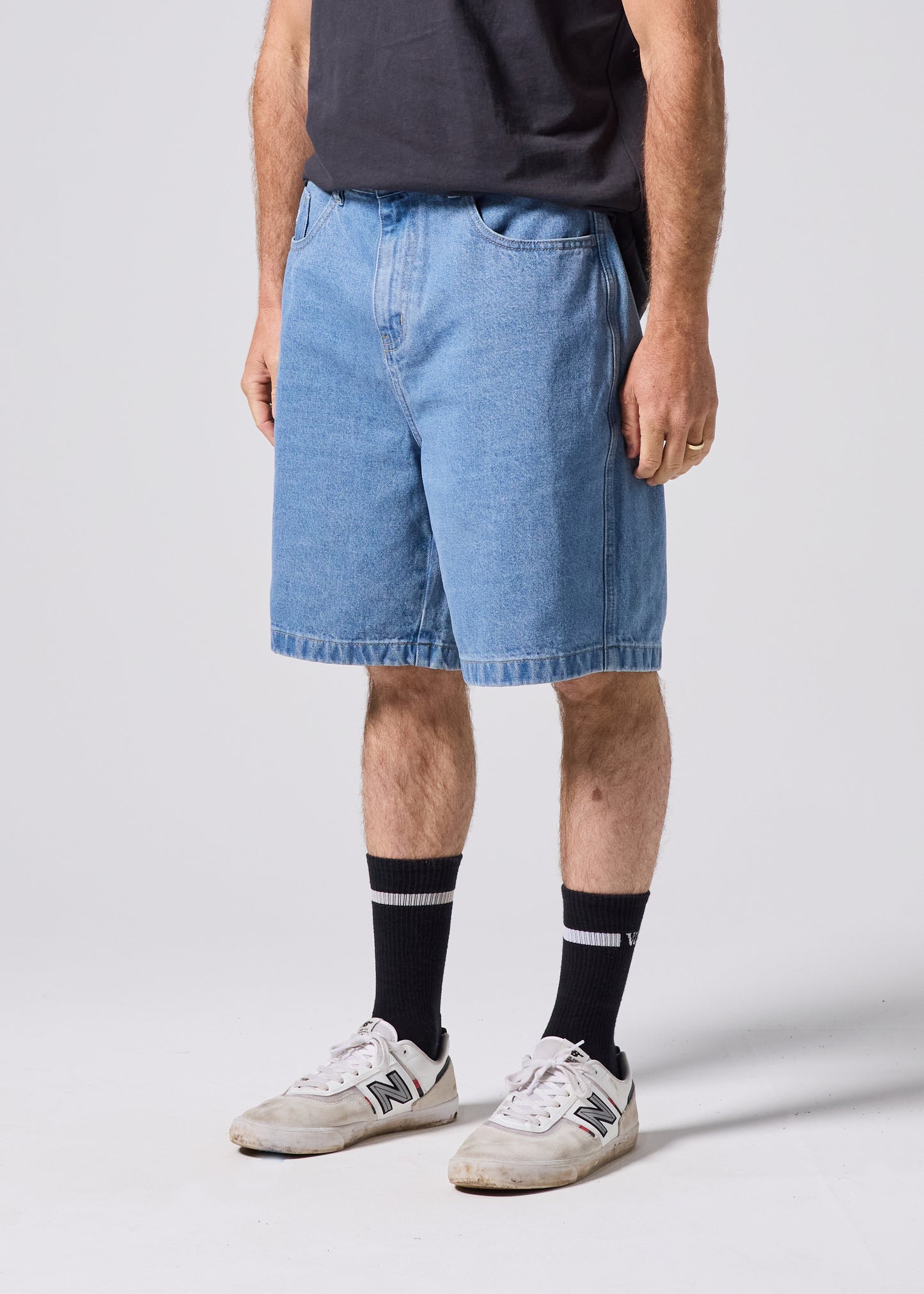 VV DENIM SHORT : WORN BLUE