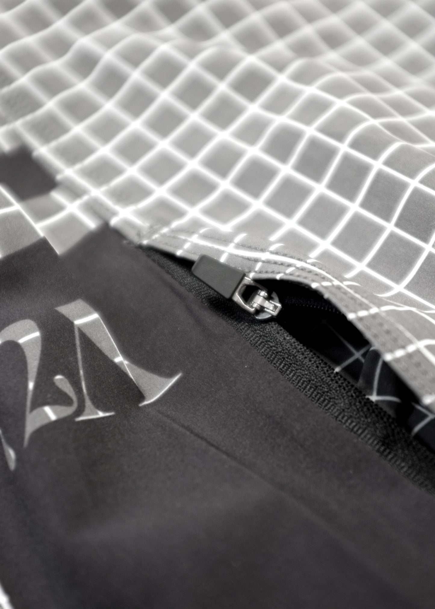 DISCLOSURE 20" CHOICE TRUNK : BLACK