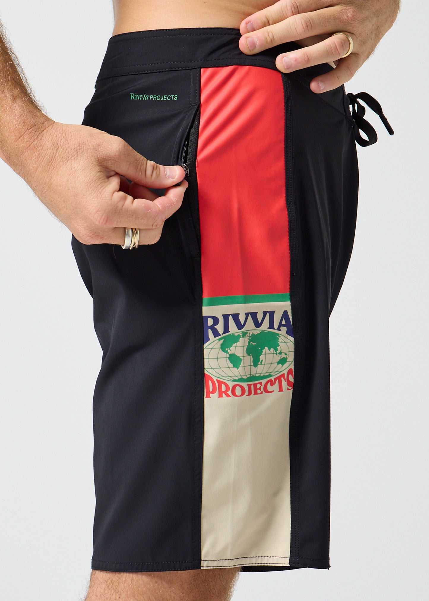 DISCLOSURE 20" WORLD SERIES TRUNK : BLACK MULTI