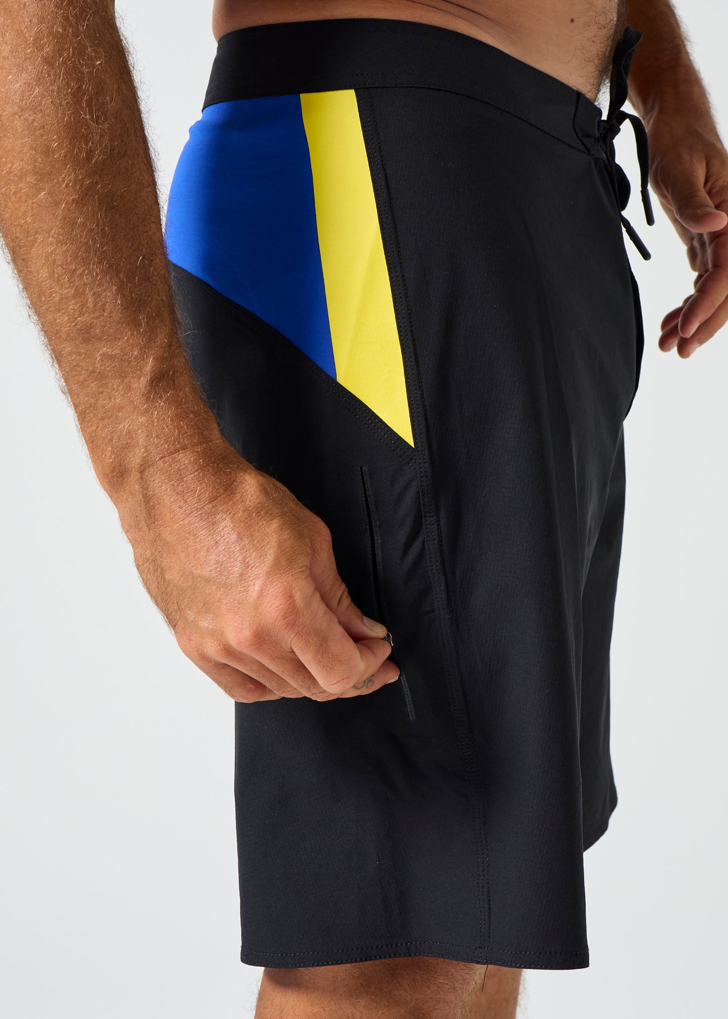 FREQUENCY 21" TRUNK : BLACK/BLUE