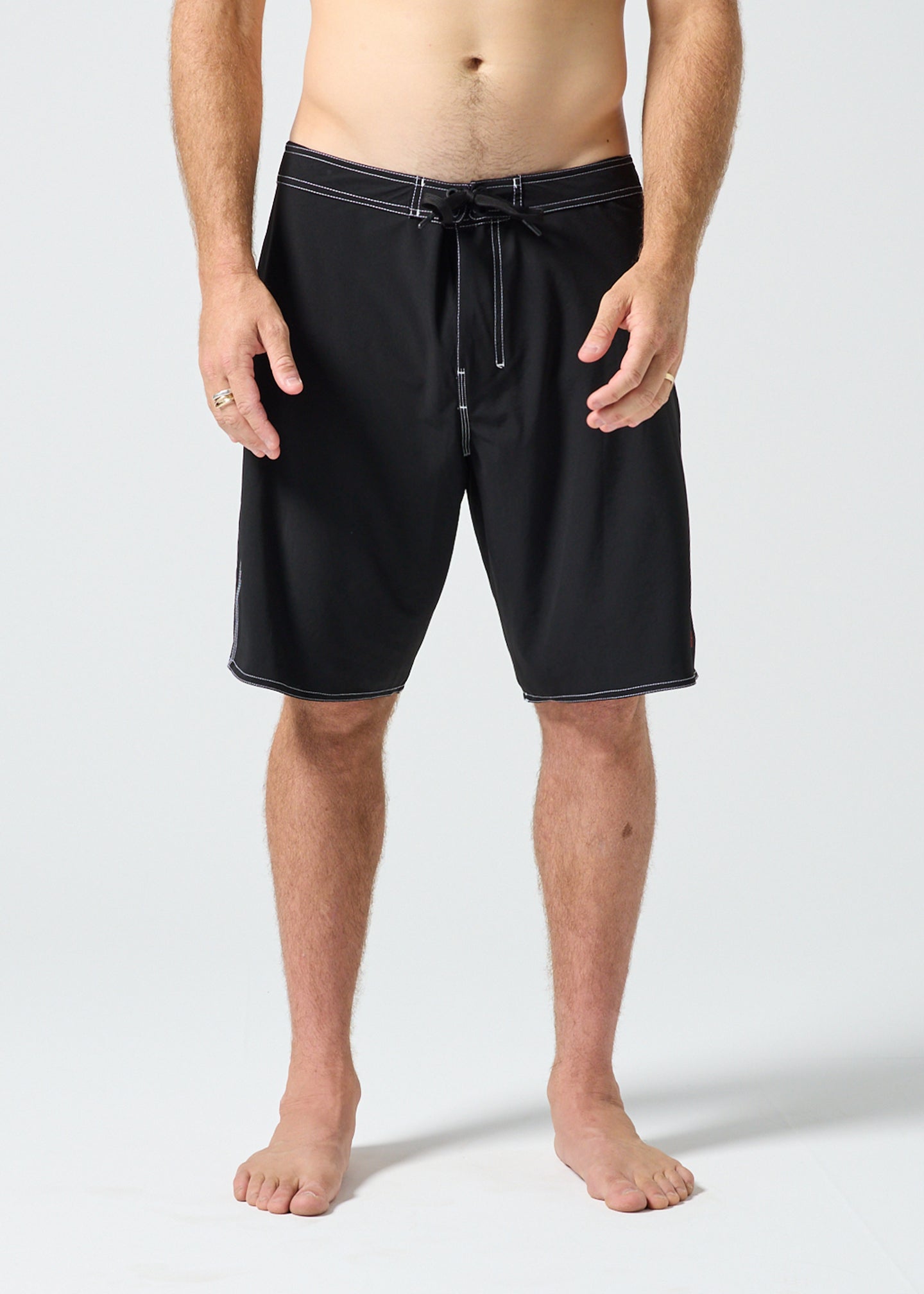 FREQUENCY 21" GRID TRUNK : BLACK/RED