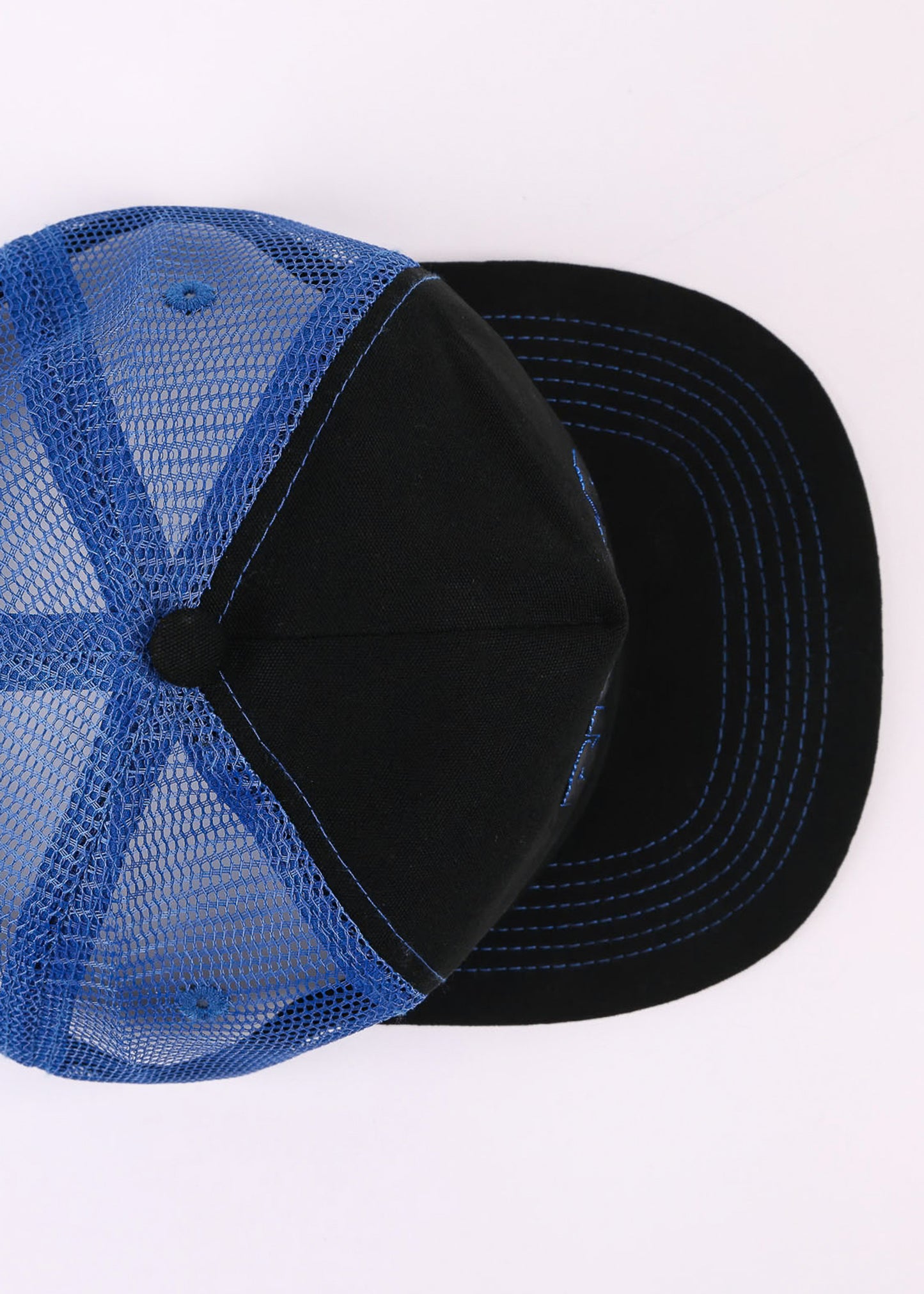 RIVVIA PUFF TRUCKER CAP : BLACK/BLUE