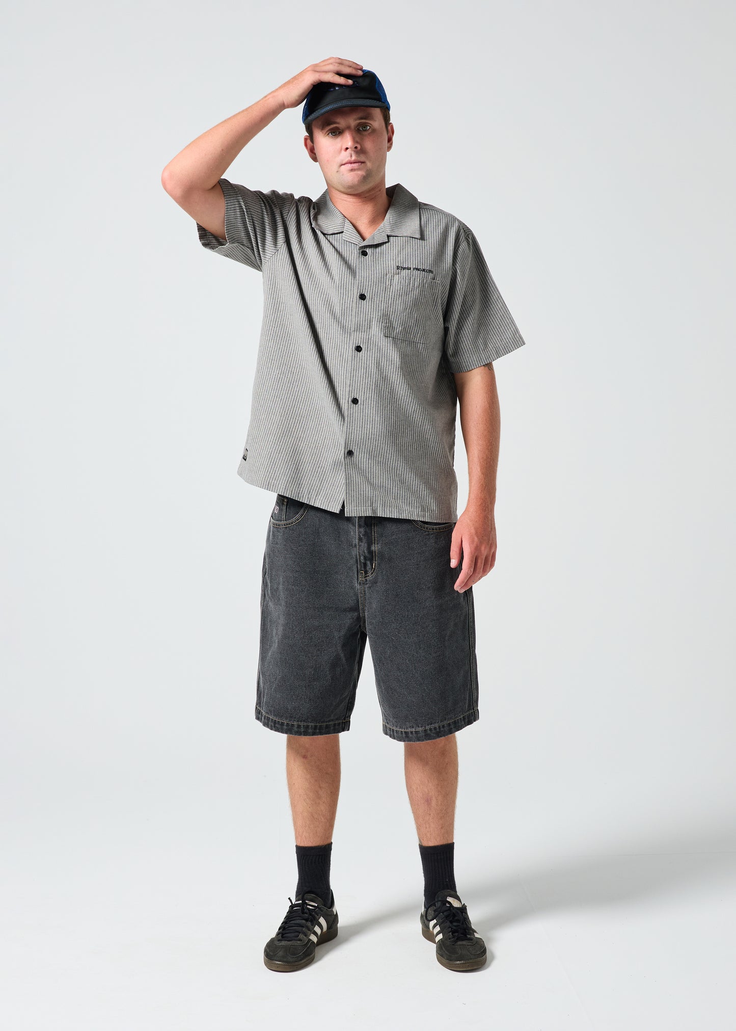 VV STATION SHIRT : WHITE GREY