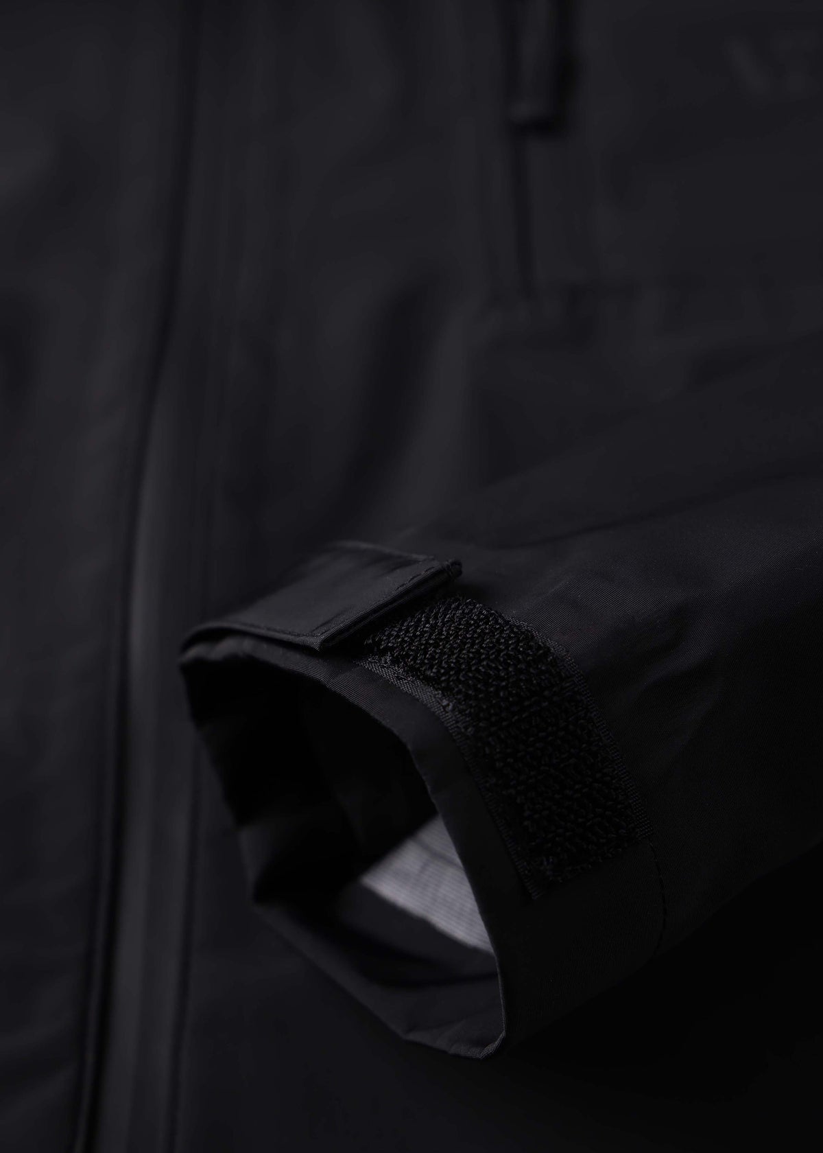 DISCOVERY WATERPROOF JACKET : BLACK