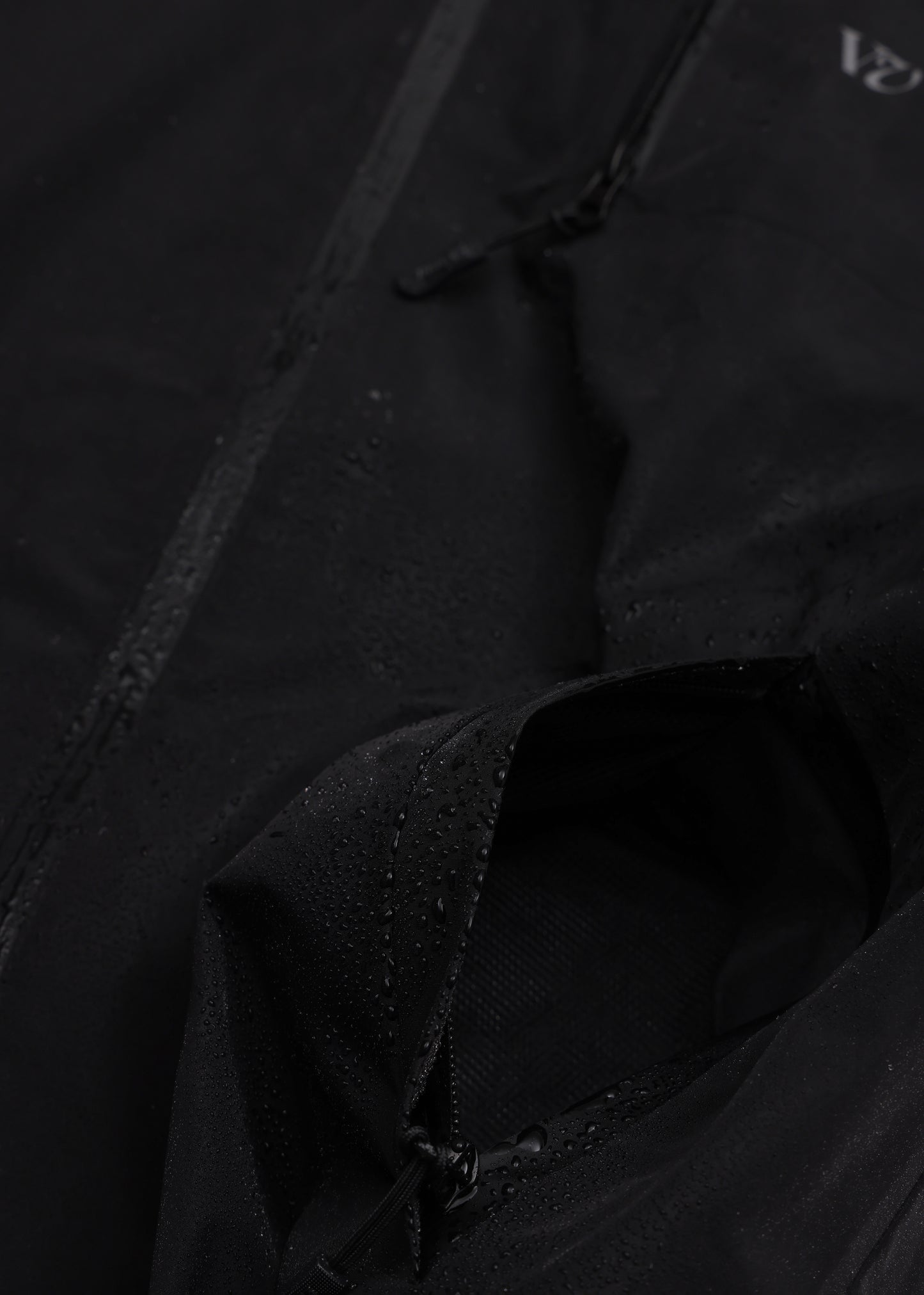 DISCOVERY WATERPROOF JACKET : BLACK