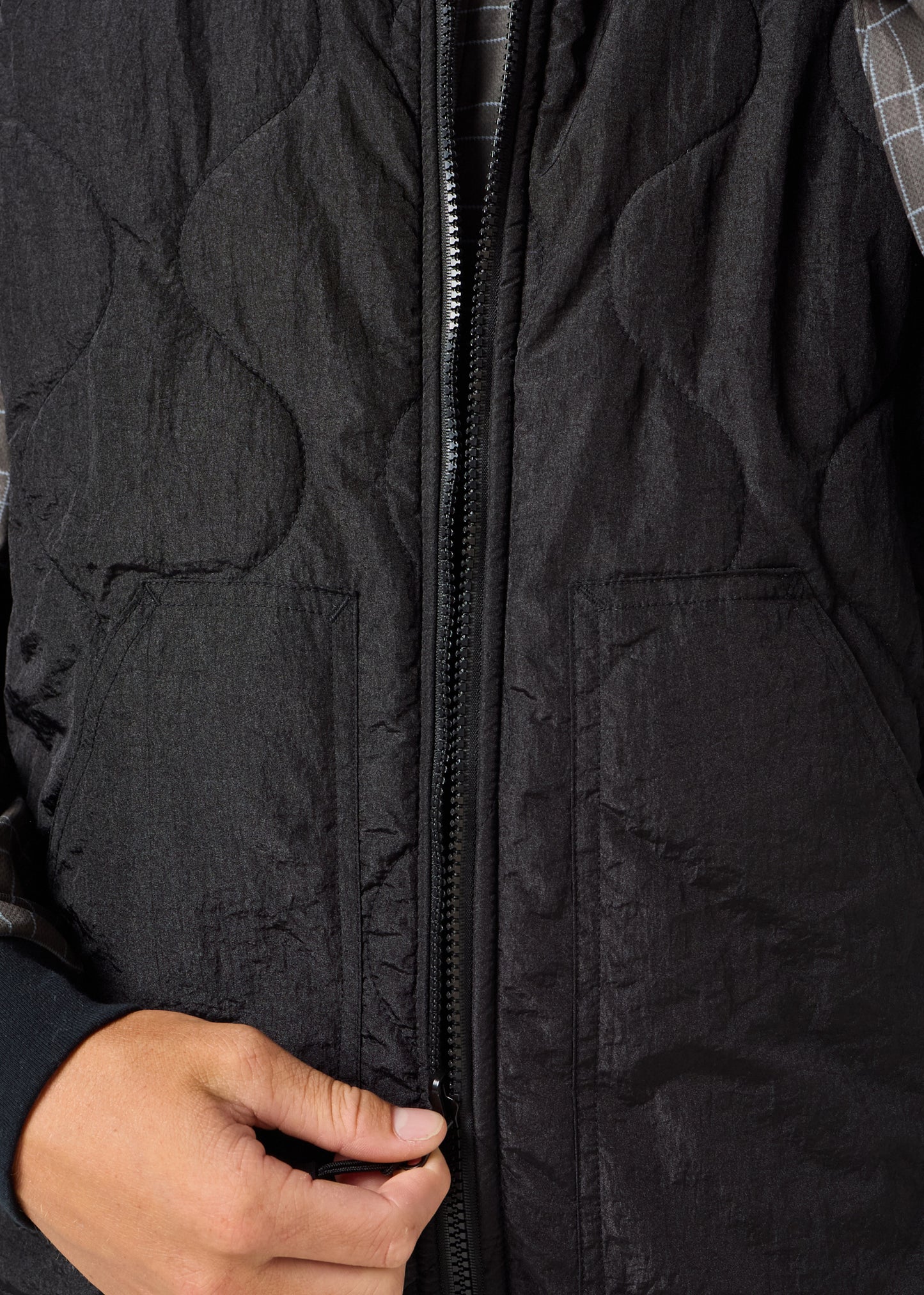 VV QUILTED REVERSIBLE VEST : GREY BLACK