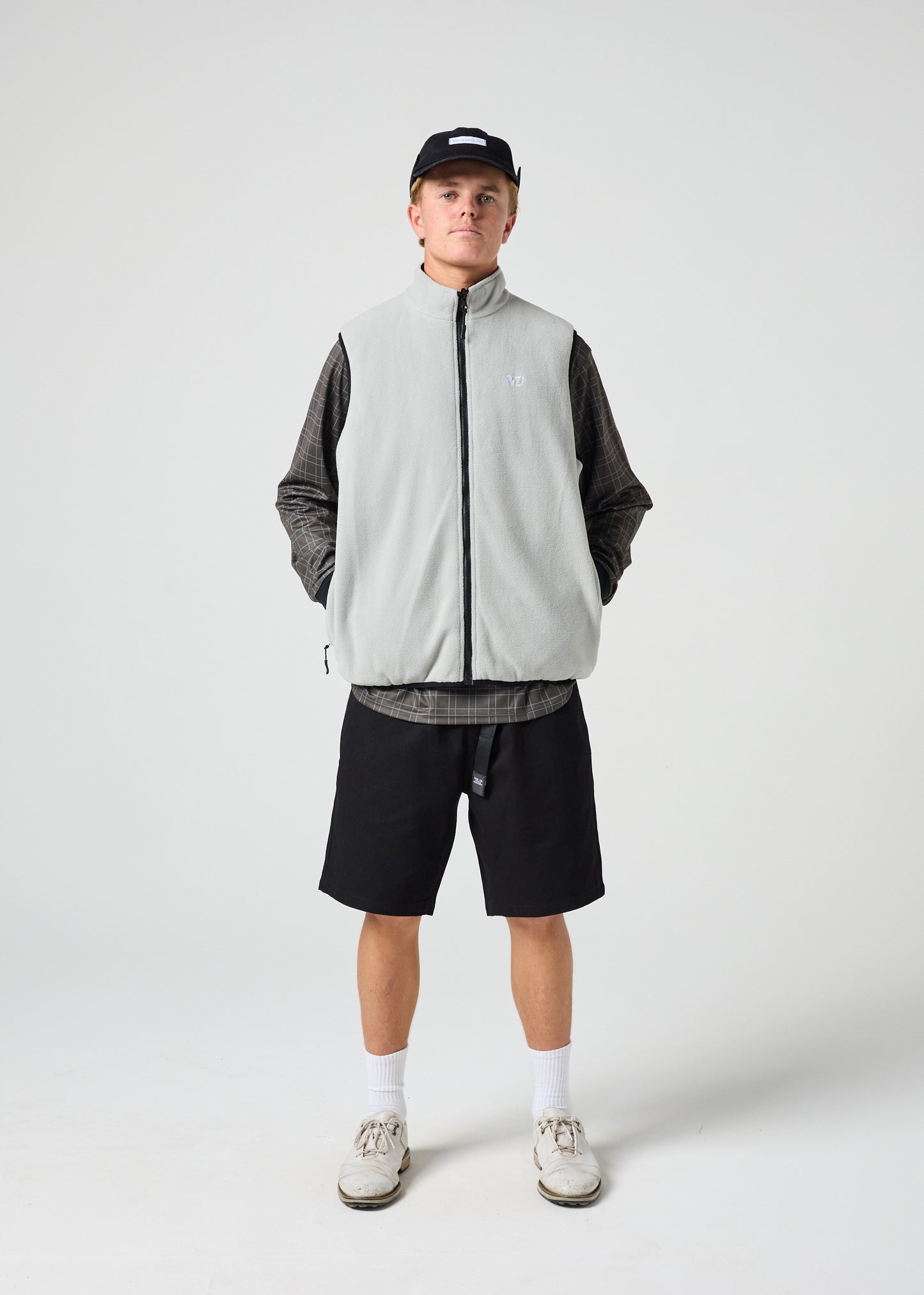 VV QUILTED REVERSIBLE VEST : GREY BLACK