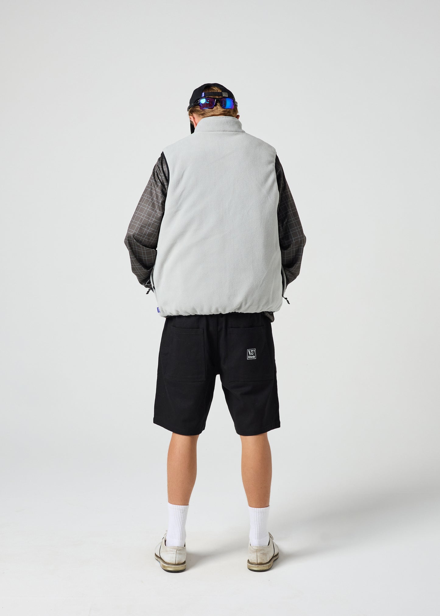 VV QUILTED REVERSIBLE VEST : GREY BLACK