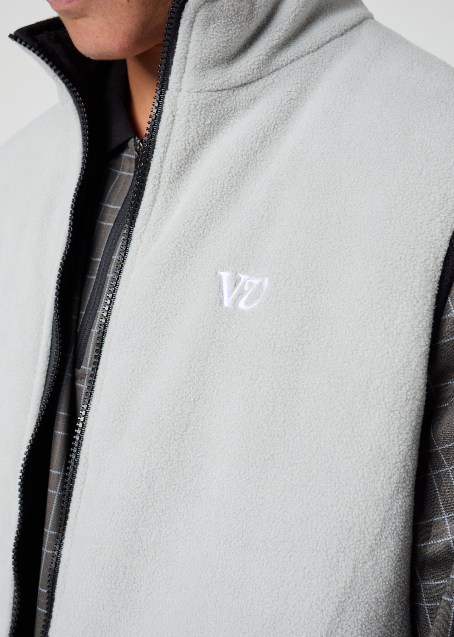 VV QUILTED REVERSIBLE VEST : GREY BLACK