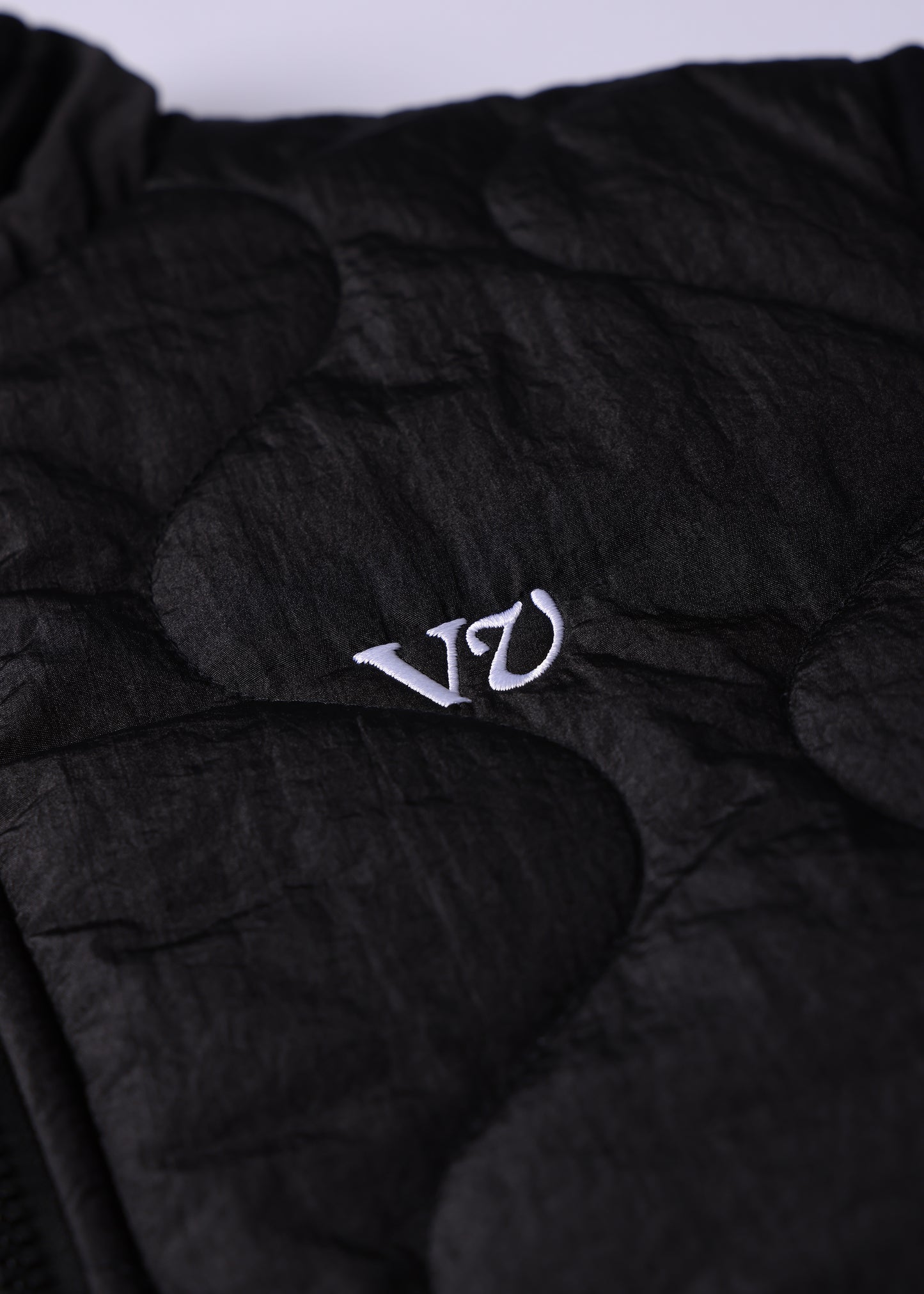 VV QUILTED REVERSIBLE VEST : GREY BLACK