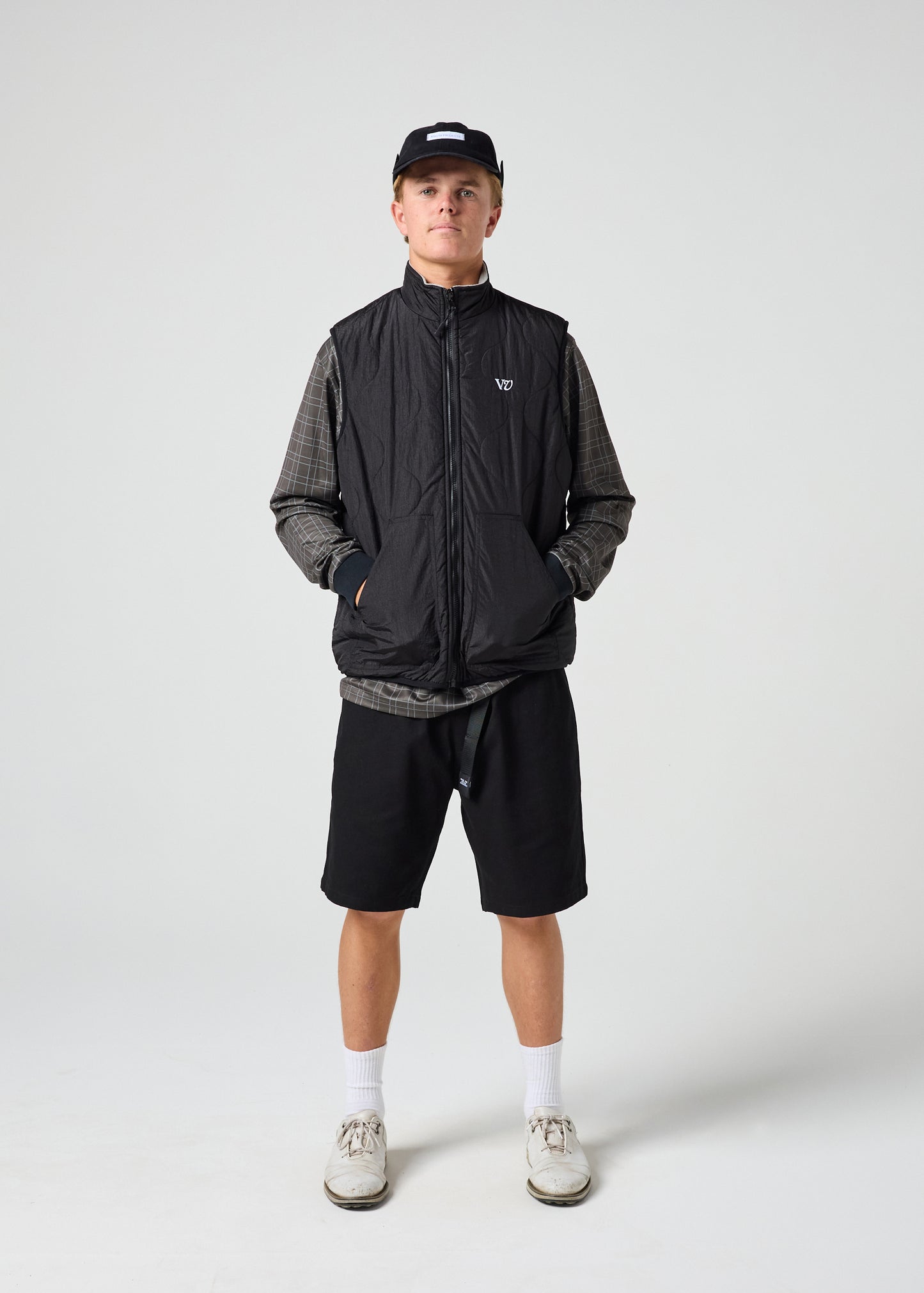 VV QUILTED REVERSIBLE VEST : GREY BLACK