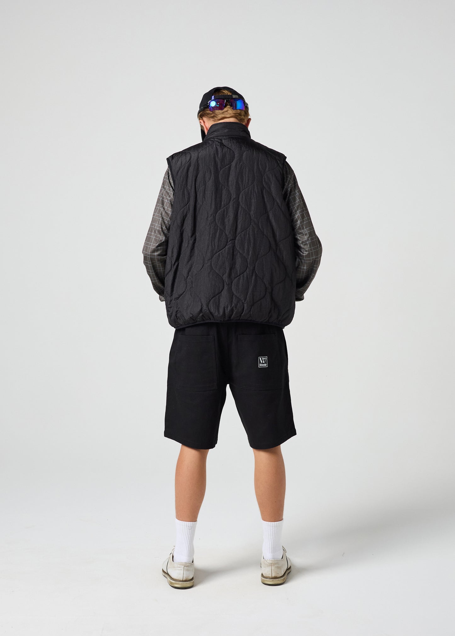 VV QUILTED REVERSIBLE VEST : GREY BLACK