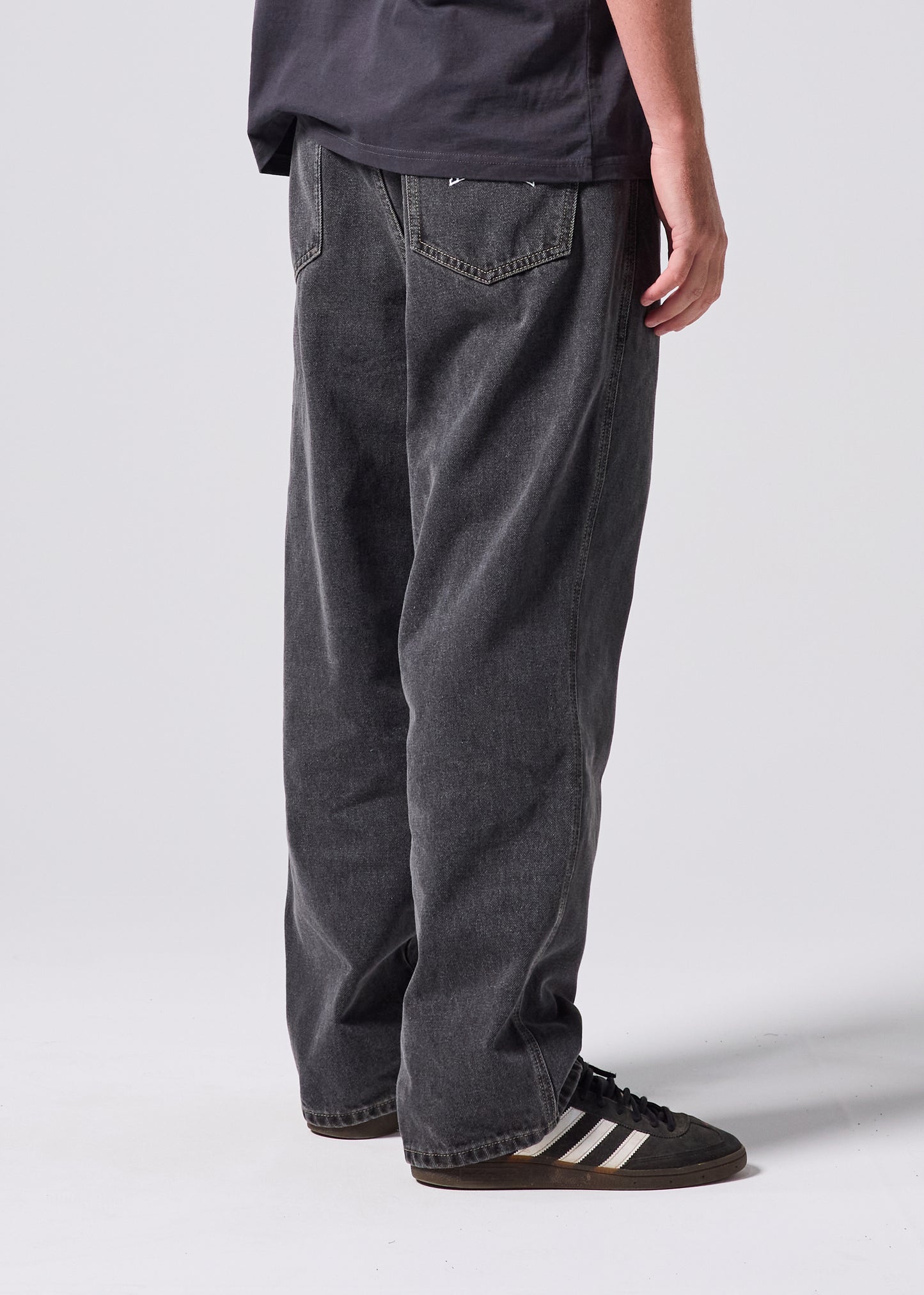 VV CLASS DENIM  : WORN BLACK
