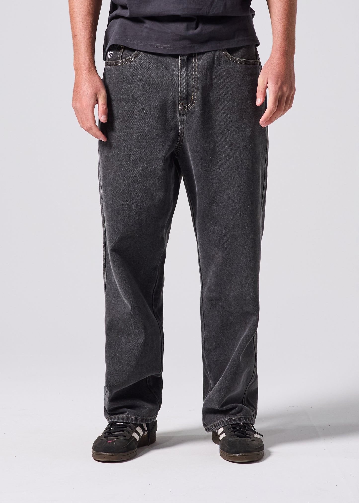 VV CLASS DENIM  : WORN BLACK