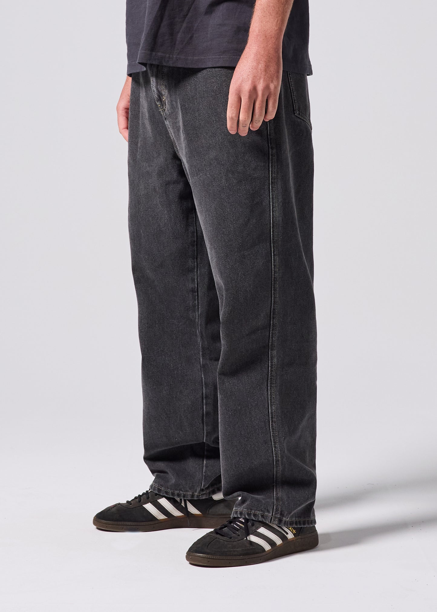 VV CLASS DENIM  : WORN BLACK