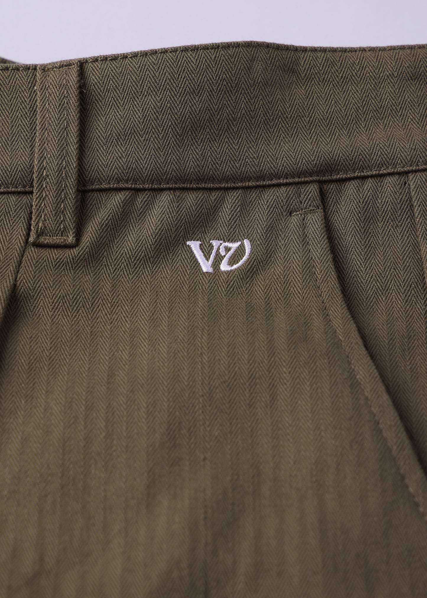JW CHINO HERRINGBONE PANT : ARMY