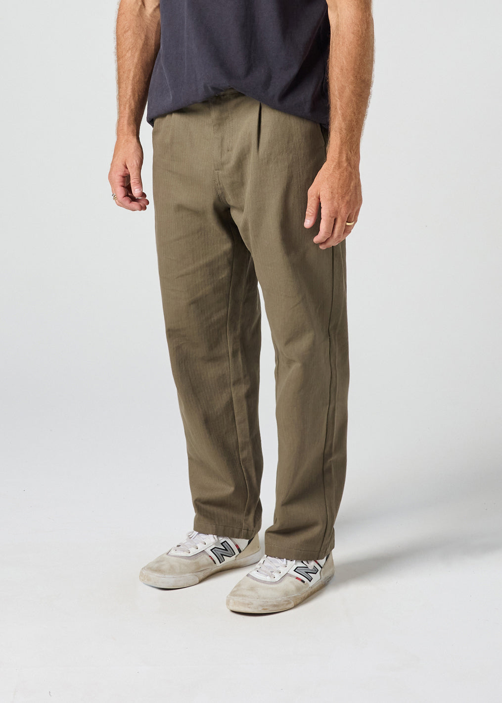 JW CHINO HERRINGBONE PANT : ARMY