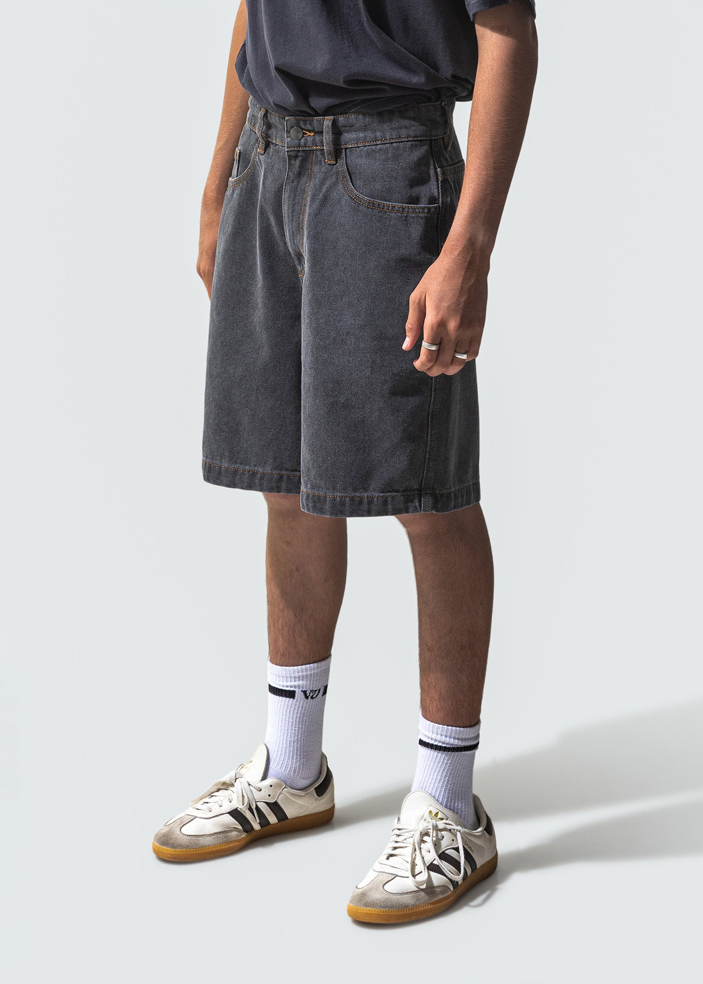 CAPITAL DENIM SHORT : WORN BLACK