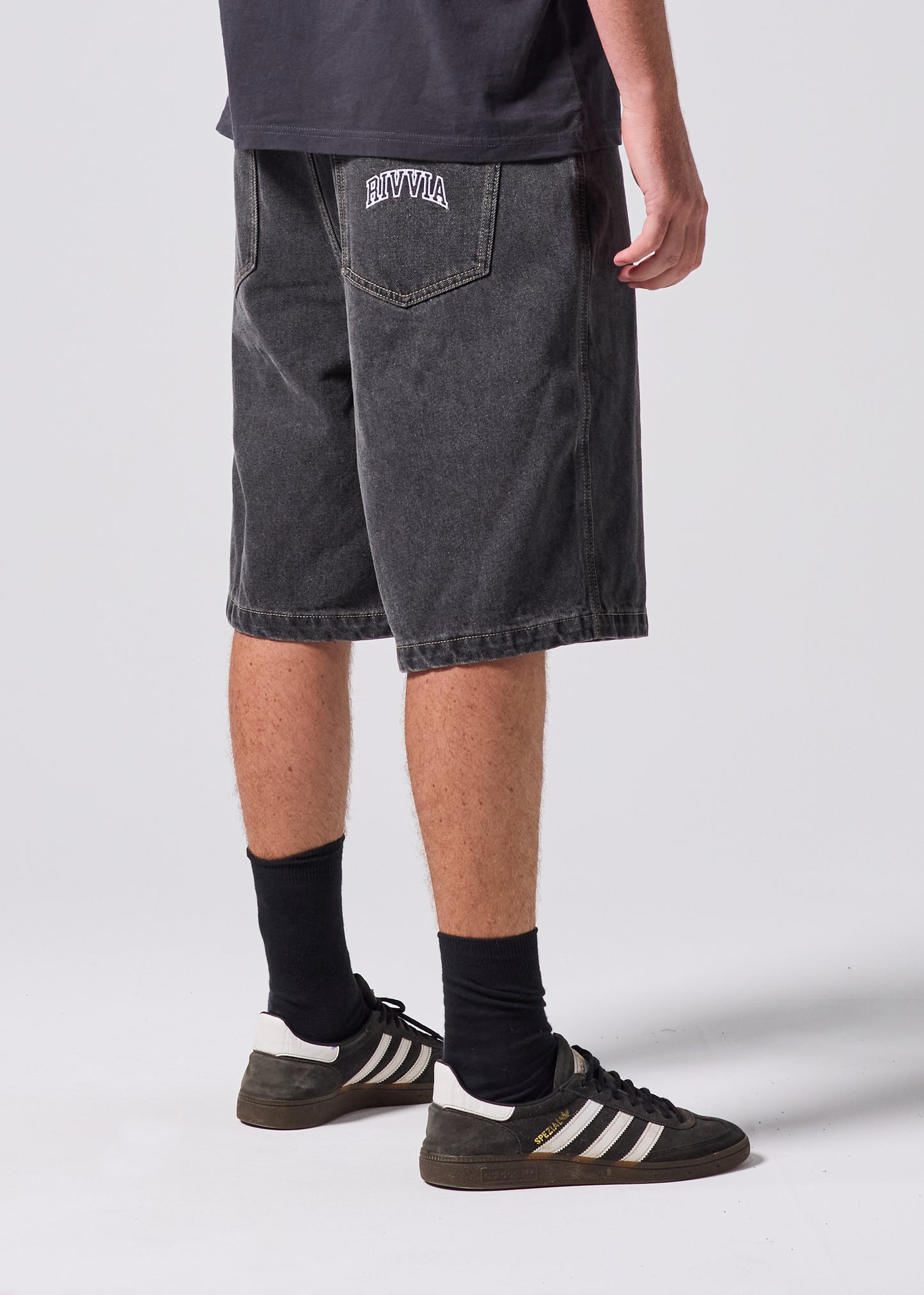 VV CLASS DENIM SHORT : WORN BLACK