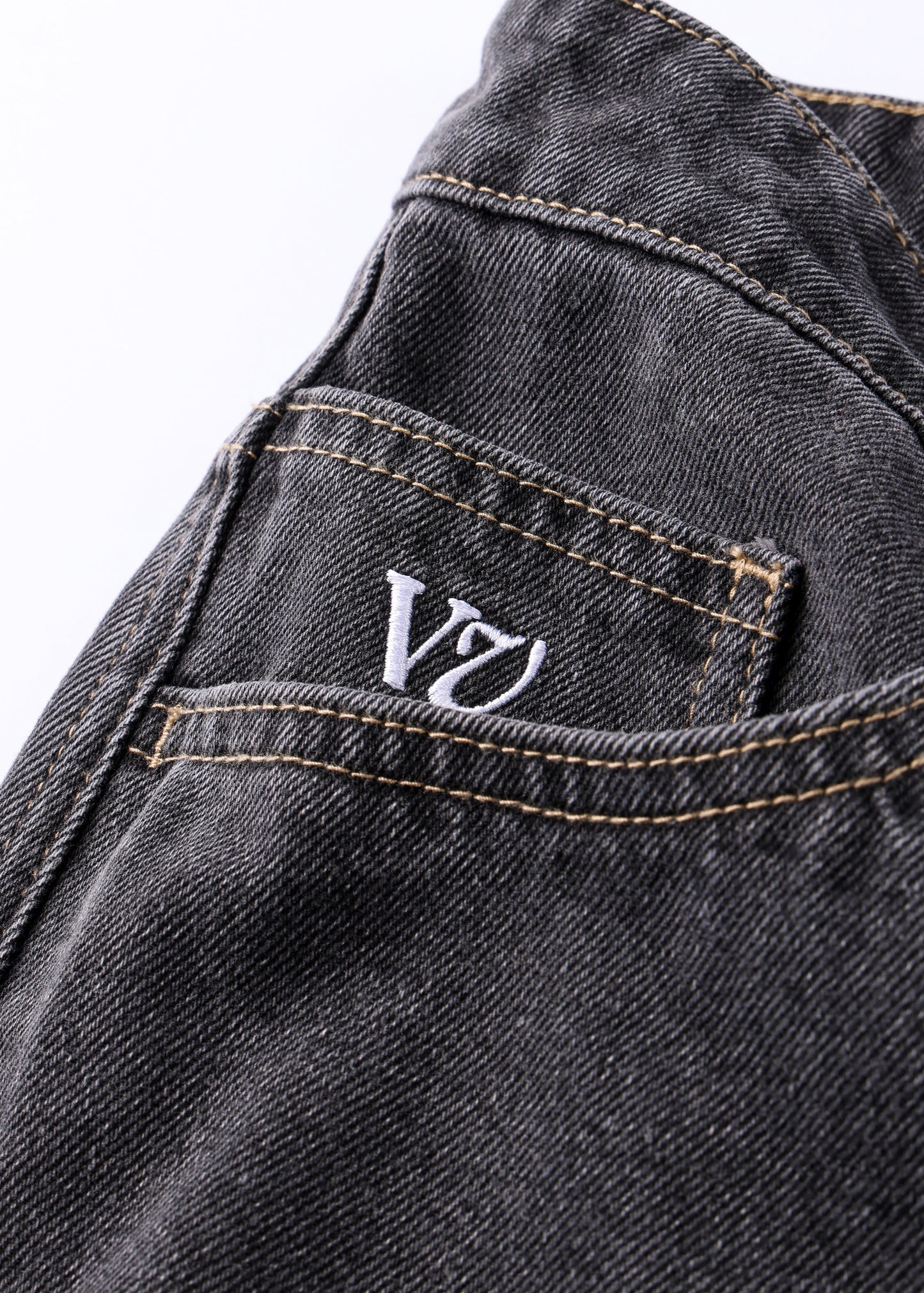 VV CLASS DENIM SHORT : WORN BLACK