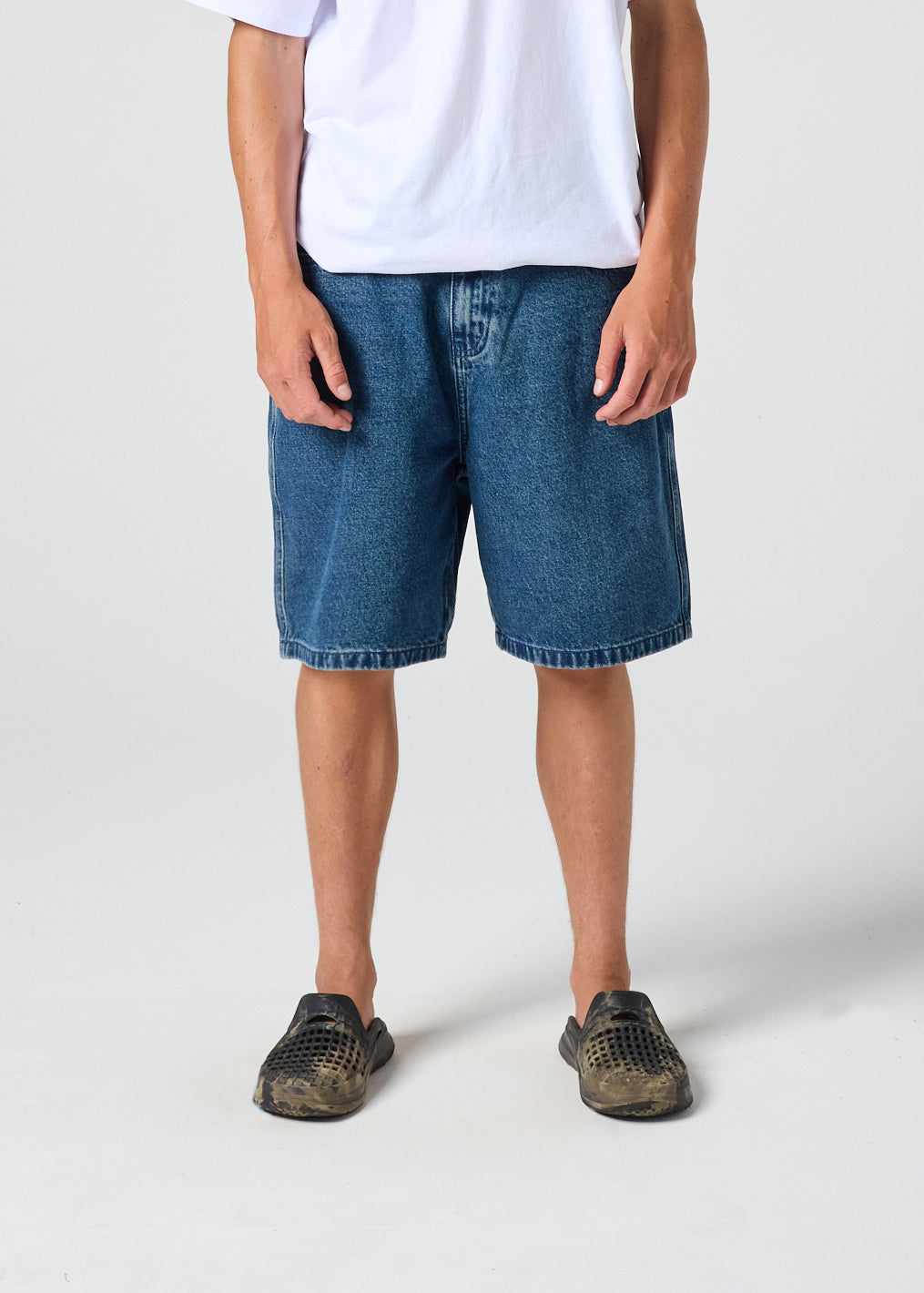 DAILY DENIM SHORT : DARK BLUE WASH