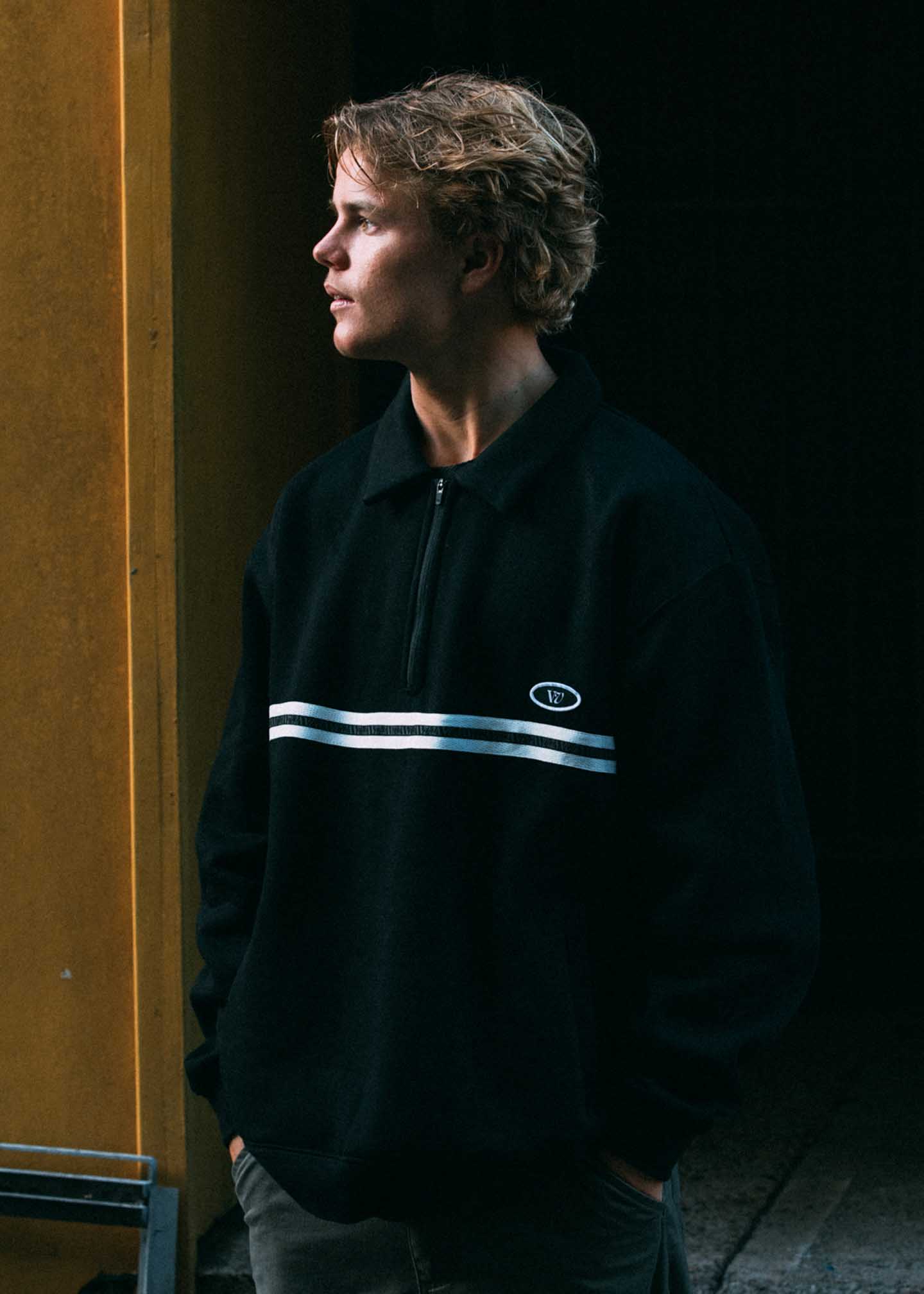 SOCIAL MEMBER 1/4 ZIP CREW : BLACK