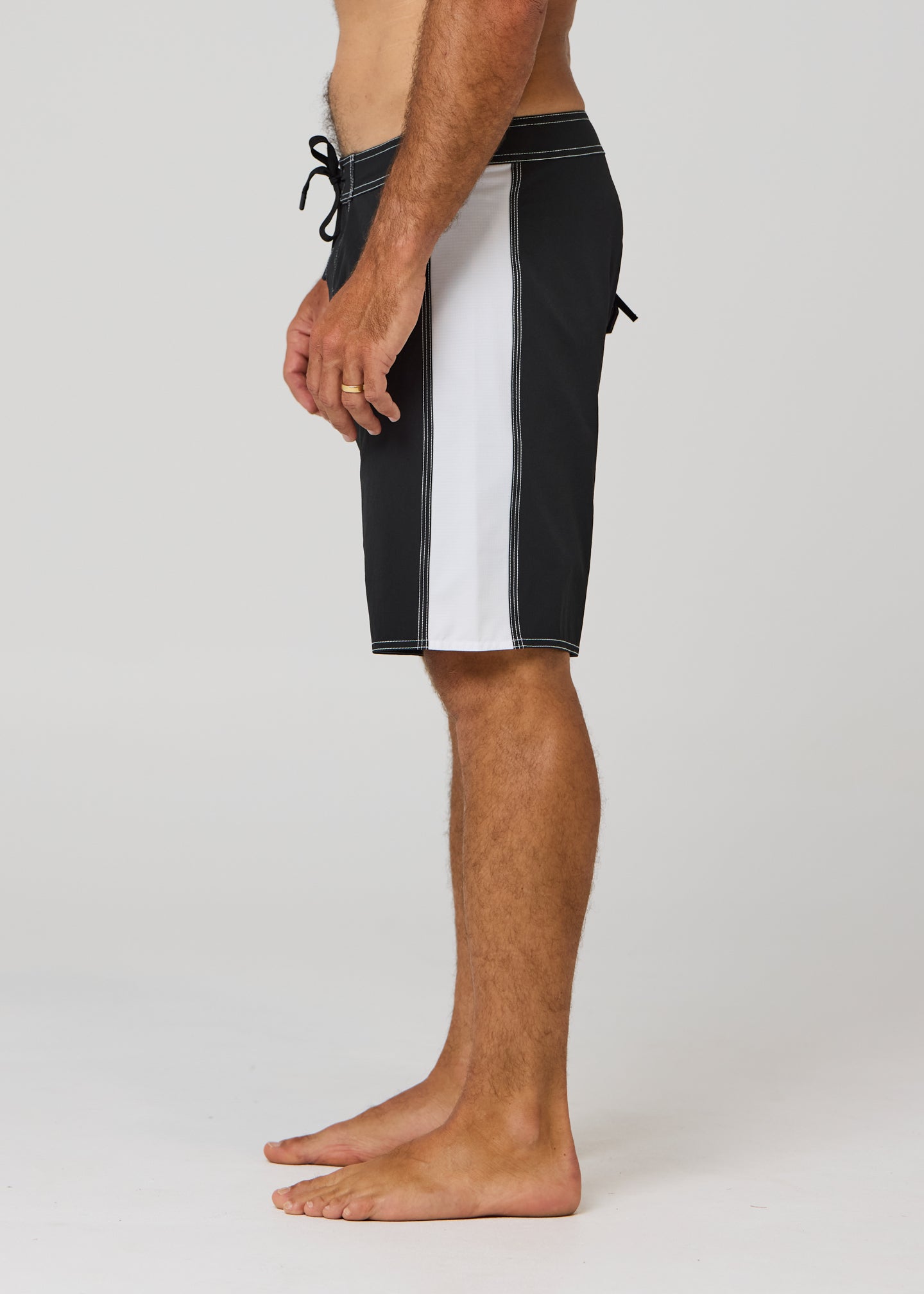 STEREO 18" BLUR TRUNK : BLACK WHITE