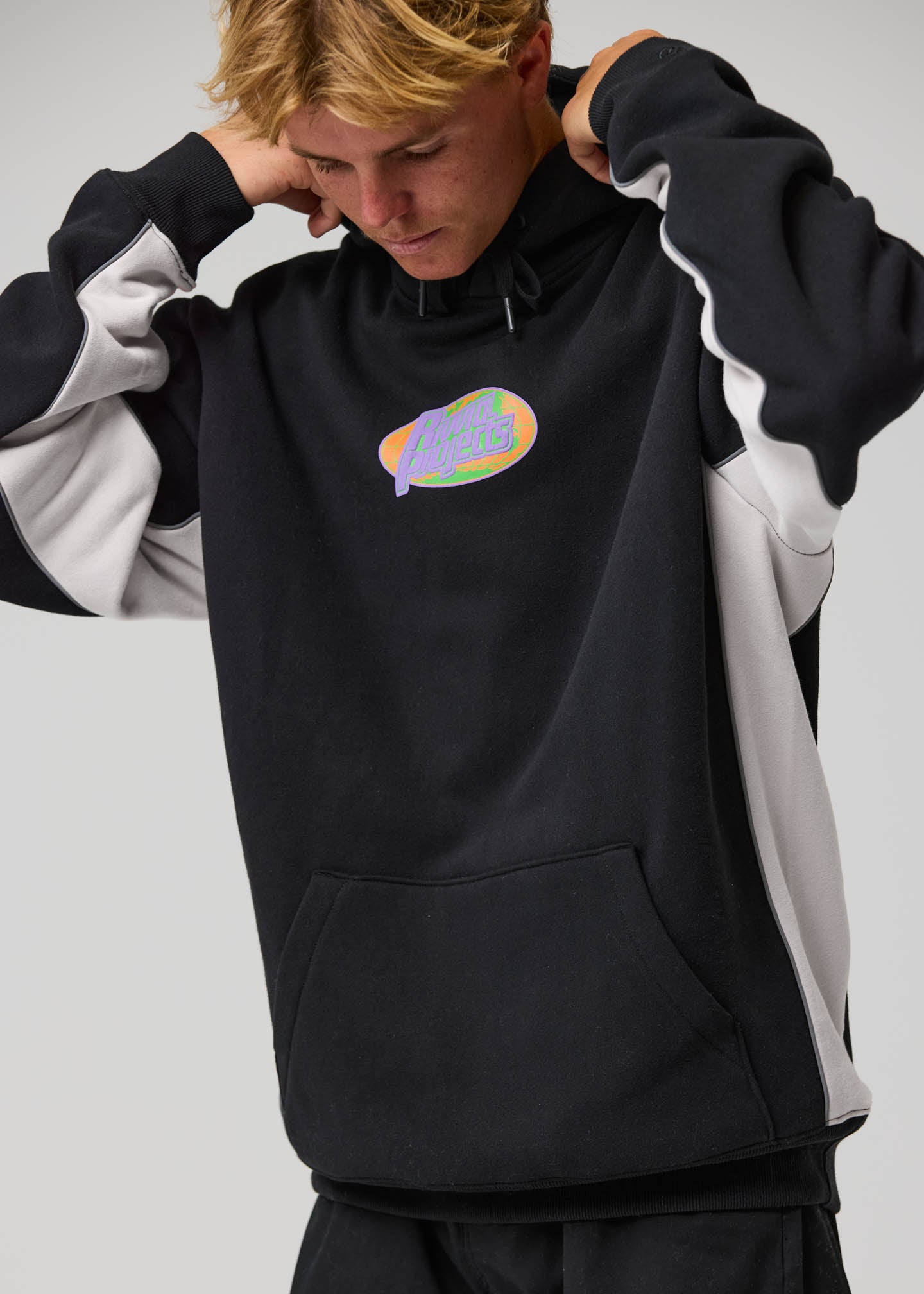 GLOBAL DISCOVERY HOOD  : BLACK BONE