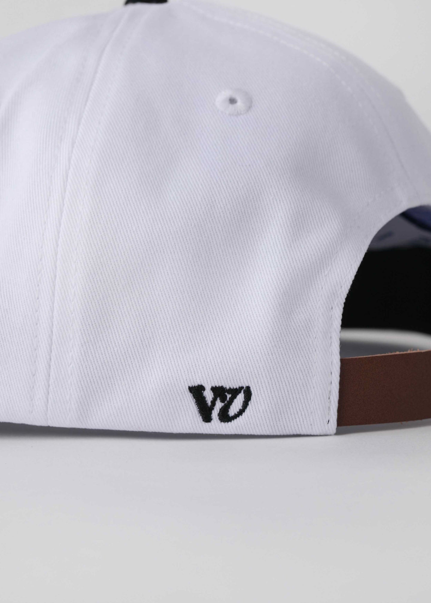 CLASSIC PURSUIT CAP : BLACK WHITE