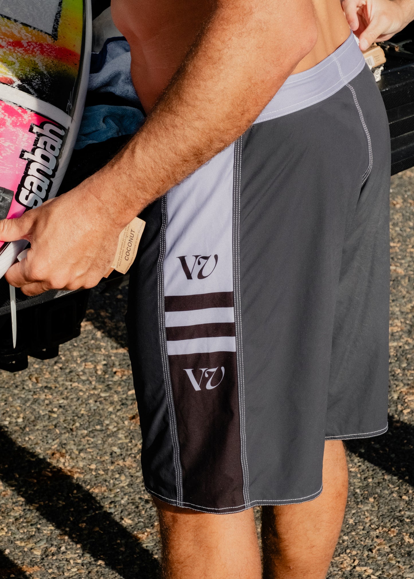 DISCLOSURE 20" TRUNK : BLACK PURPLE