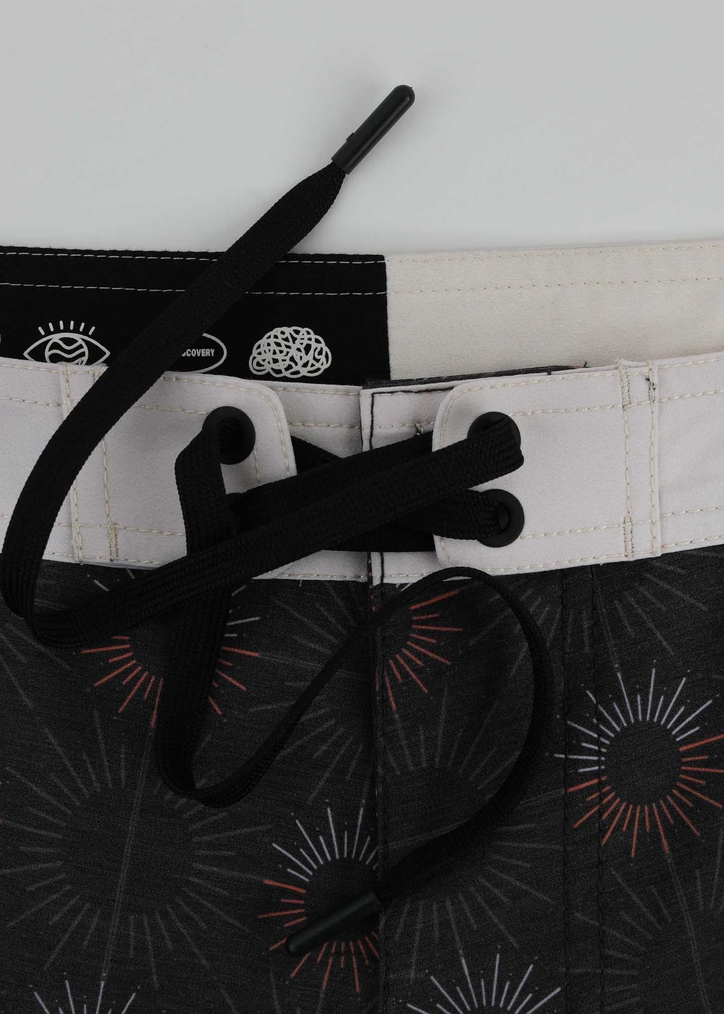 TRACKS TRUNK : BLACK SWINGER